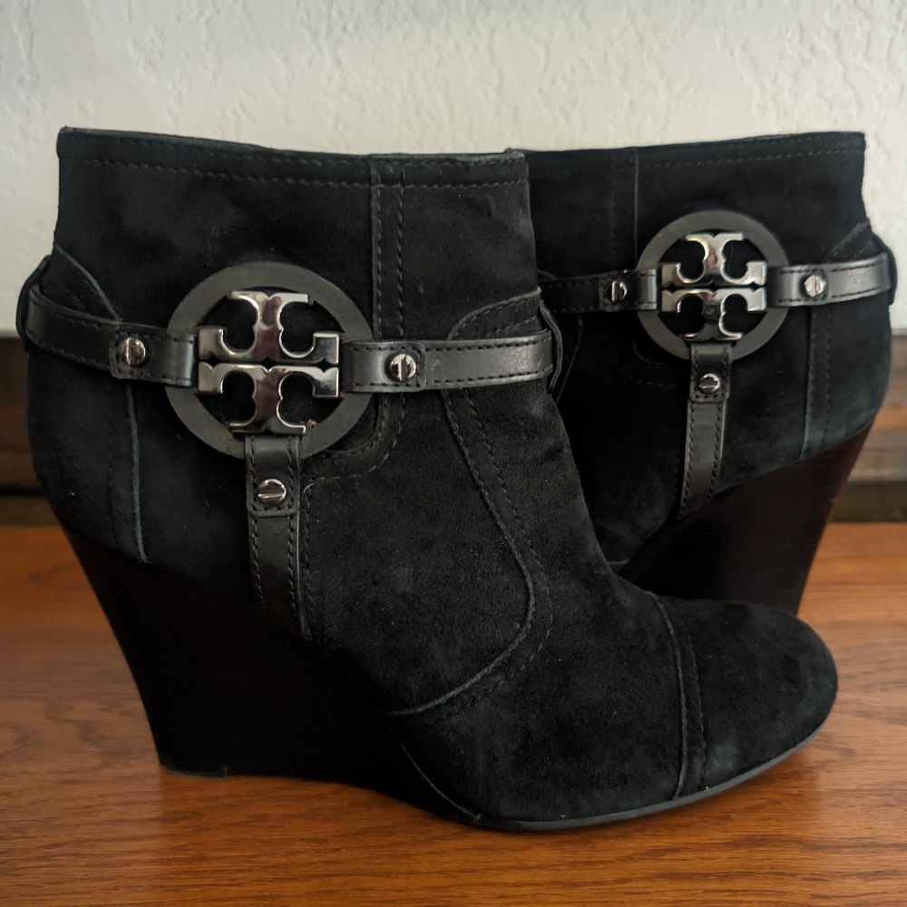 TORY BURCH Aaden black suede black logo detail wedge heel ankle boots size 9.5